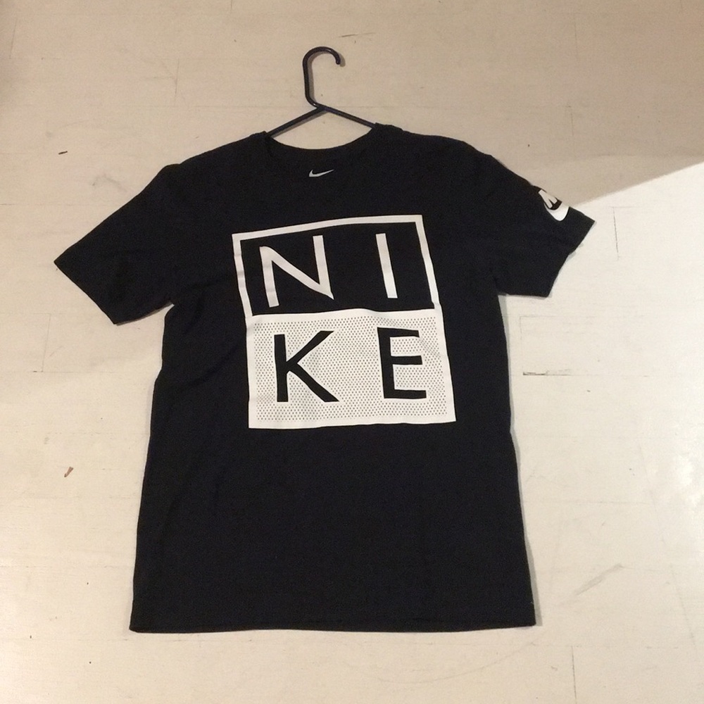 Black nike t-shirt small